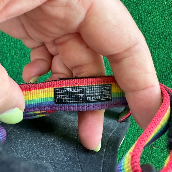 Kids Teva Tevas Sandals Rainbow Used Size 1 Little Kid - Picture 7 of 8